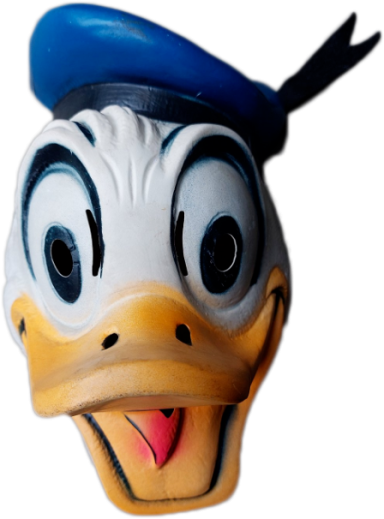 Tête de canard animée portant un chapeau bleu et un foulard noir.